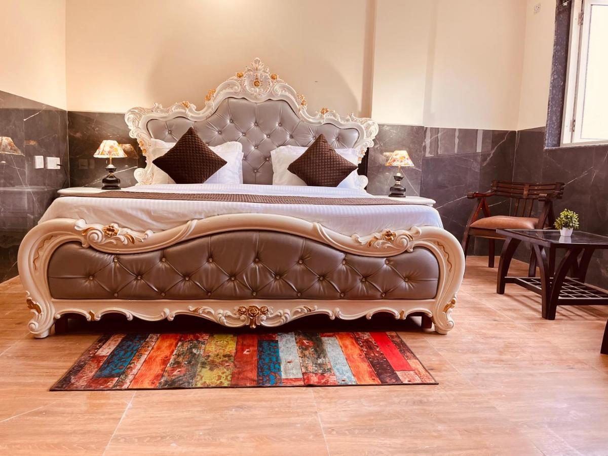 River Grand, Мусори Екстериор снимка