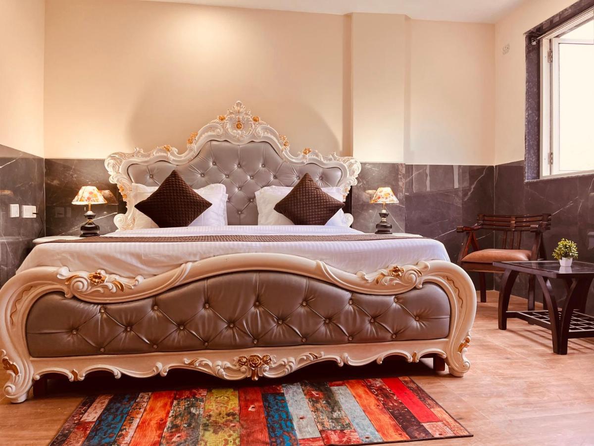 River Grand, Мусори Екстериор снимка