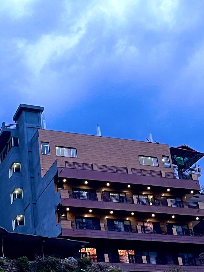River Grand, Мусори Екстериор снимка
